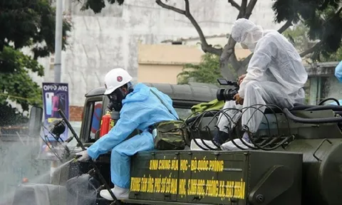 Hải Phòng: Phun khử khuẩn các tuyến phố chính để ngừa COVID-19